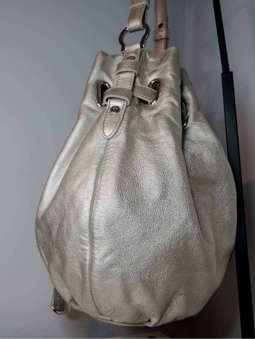 Cole Haan Silver Metallic Leather Drawstring Bucket Bag Hobo Shoulder Bag - Picture 5 of 13